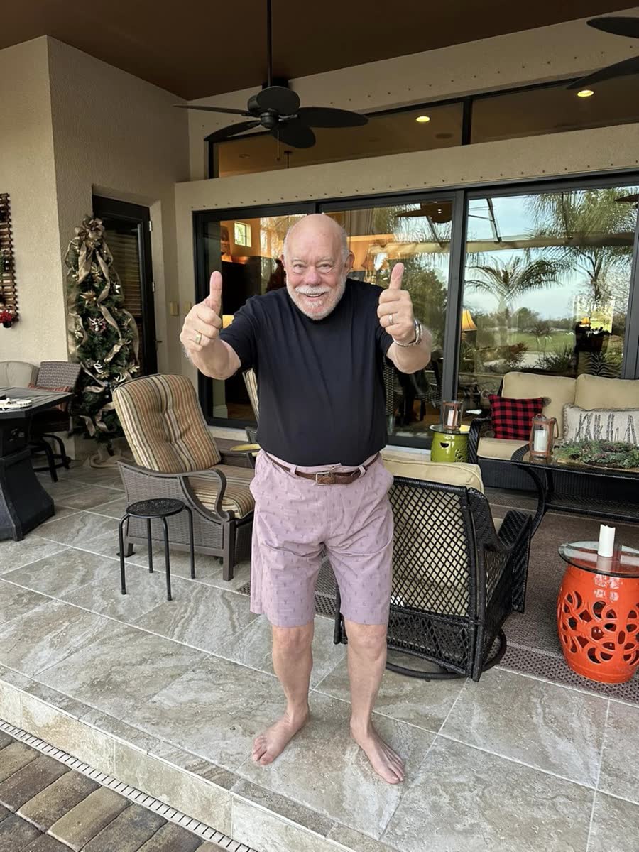 KB Sealing customer giving a thumbs up on his sealed lanai